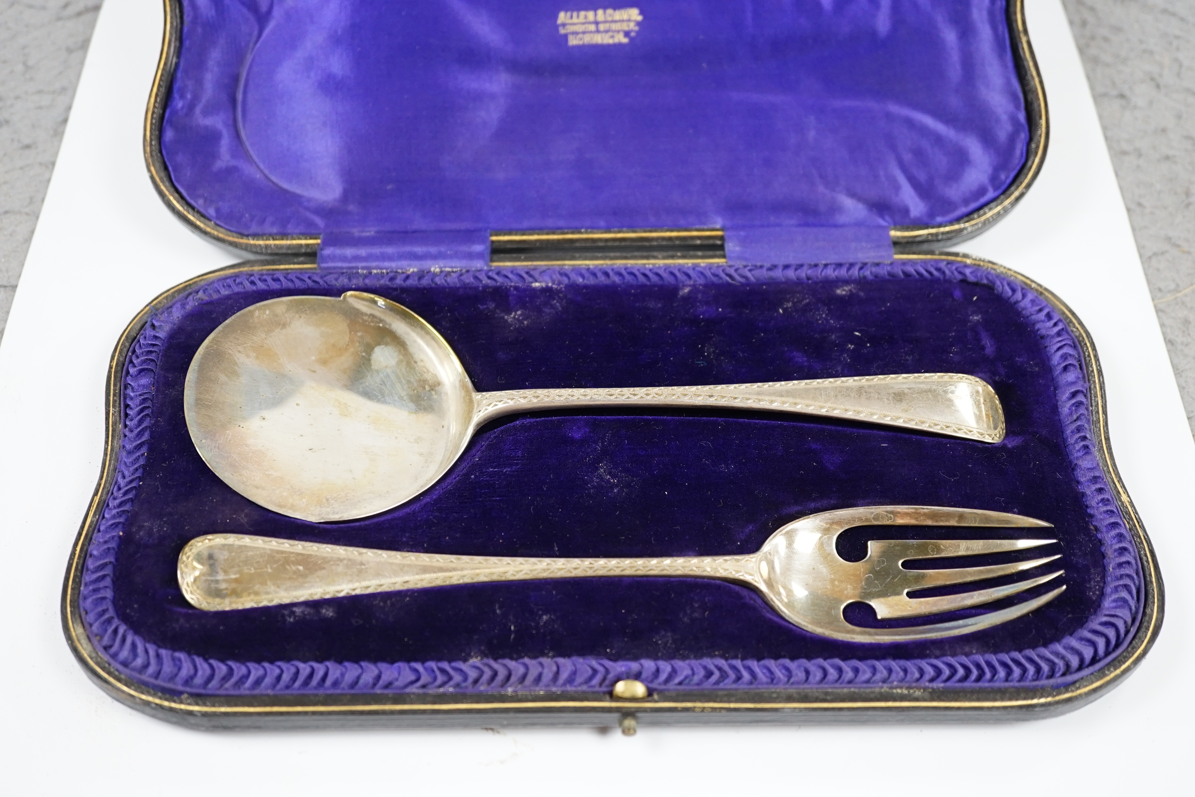 A cased pair of George V silver dessert servers, Josiah Williams & Co, London, 1912, 4.4oz. Condition - fair to good